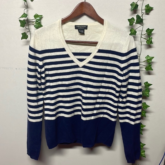 Beautiful Sweater chashmere cream with blue stripes, Lord&Taylor size M - Picture 1 of 2